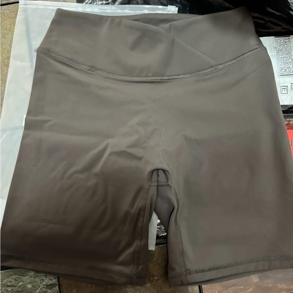 Oner Active Deep Taupe Unified Wrap Shorts 6” LARGE NWT - Picture 4 of 4